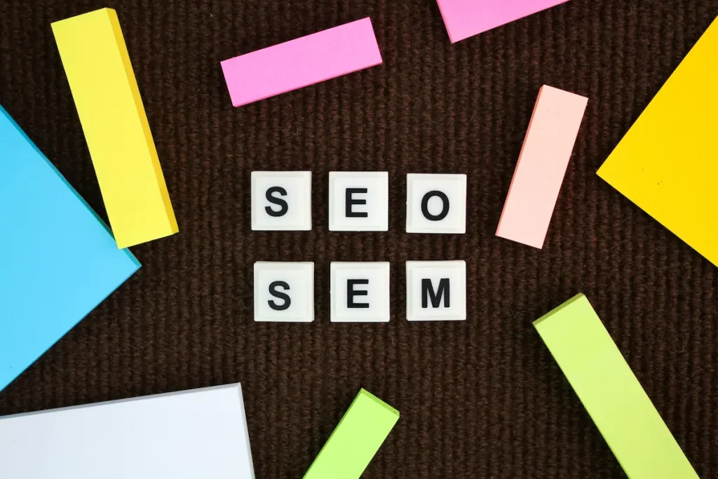 cuando utilizar seo vs sem diferencia entre posicionamiento seo y sem